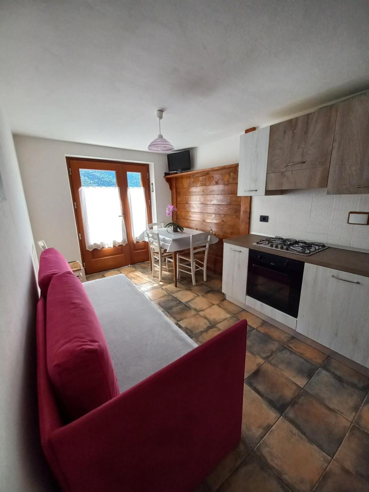 Apartament Da Lauretta Challand-Saint-Anselme Zewnętrze zdjęcie